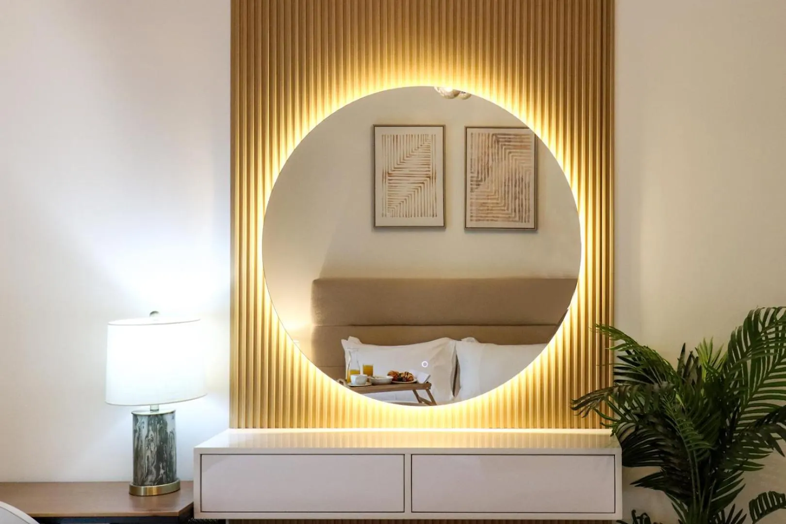 Apartment Livbnb - 1Br Retreat Free Access To Creek Lagoon Dubai