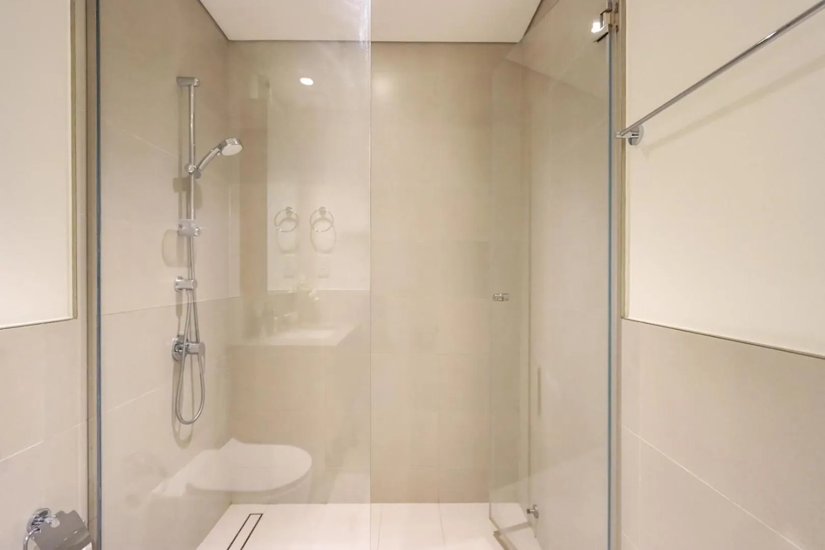 Apartment Livbnb - 1Br Retreat Free Access To Creek Lagoon Dubai United Arab Emirates